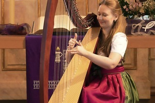 Die Harfenistin Vasilisa Zhukova bringt die Welt der keltischen Musik nach Gundelfingen