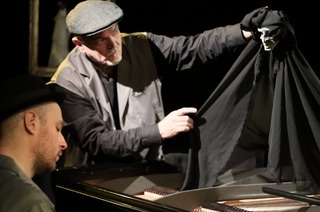 _night.flowers Eine pianistische Sance - Klavier & Figurentheater
