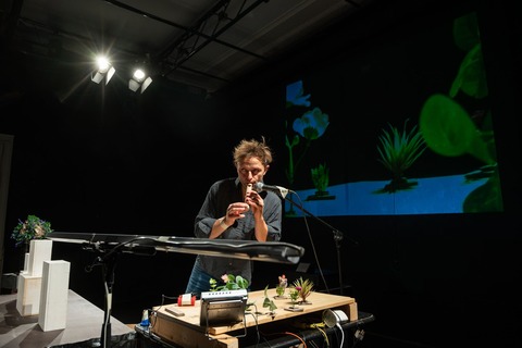 DER VIERECKPLANET // Theater mit Geruschen und Objekten fr Kinder von 6-10 Jahren - Berlin - 23.09.2025 10:00