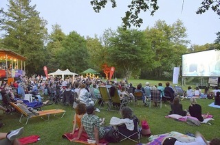 Am Hesselhurster Waldsee in Willsttt wird der Film "Feste & Freunde - Ein Hoch auf uns!" gezeigt