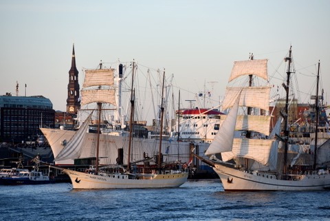 Einlaufparade zum 837. Hafengeburtstag - Hamburg - 08.05.2026 10:00