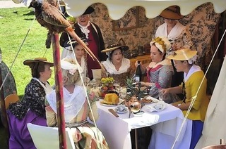 Am Samstag und Sonntag,5. und 6.Juli, entfhren verschiedene Living Historiy Gruppen rund um den Kur-und Schlosspark Badenweiler und die Rmische Badruine in die Vergangenheit.