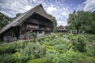 Im Schwarzwlder Freilichtmuseum Vogtsbauernhof in Gutach gibt es eine Fhrung durch die Bauerngrten