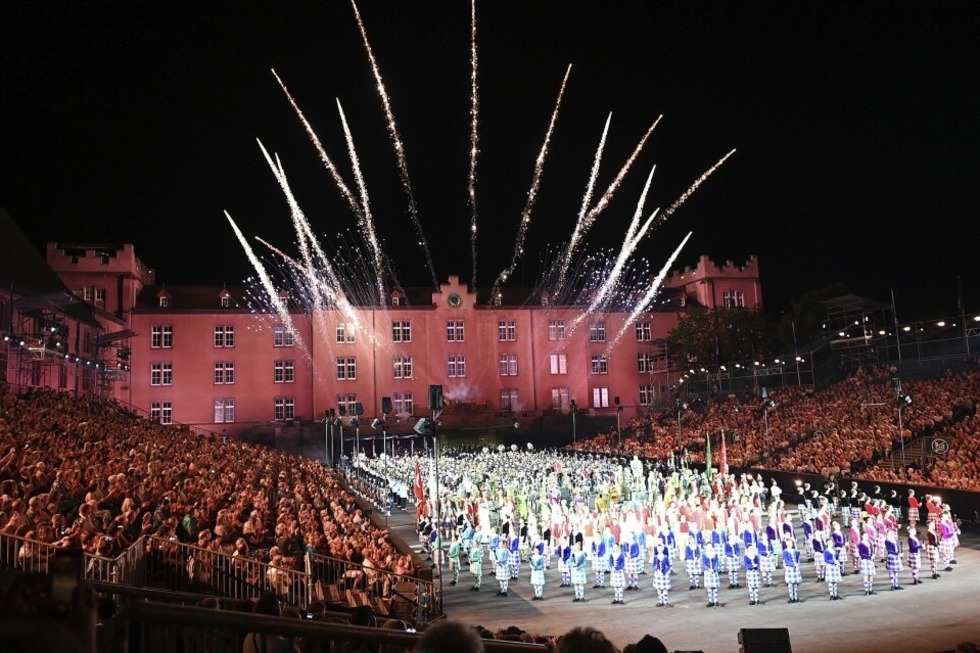 Vom 11.bis 19.Juli prsentiert sich die internationale Musik- und Showszene im Hof der Kaserne Basel beim Basel Tattoo. - Badische Zeitung TICKET