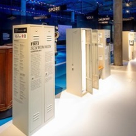 Nackt-Besuch Ausstellung: Frei Schwimmen - Stuttgart - 13.09.2025 18:00