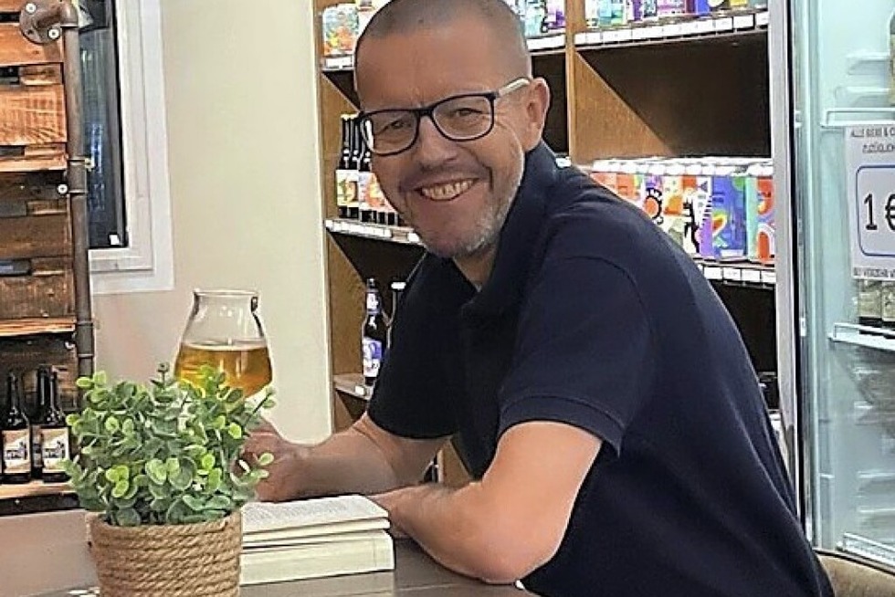 &#8222;Bier trifft Buch &#8211; Anekdoten rund ums Bier&#8220; gibt es im Pop-Up Caf &#8222;The Naked Ape&#8220; - Badische Zeitung TICKET