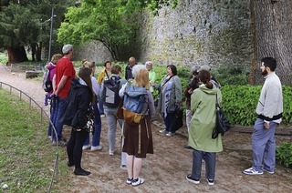 Bei einer Stadtfhrung entlang der Stadtmauer in Offenburg gibt es Geschichte und Geschichten