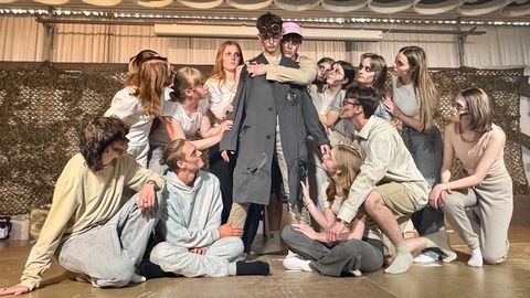 Drauen vor der Tr - jung, pleite, verzwEIFELt - Bundeswettbewerb Schultheater der Lnder | Braunschweig/Wolfenbttel 2025 - Wolfenbttel - 01.10.2025 13:00