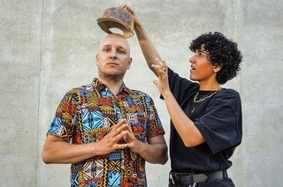 Das Duo All Eyes On Us prsentiert eine Zaubermatine im Storchenhof in Teningen