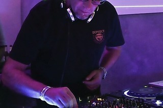 DJ Patrick Strub legt bei der 40plus Groove Party im Lahrer Schlachthof auf