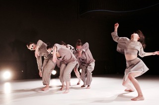 Ceren Oran & Moving Borders - SCHN ANDERS (D) 6+