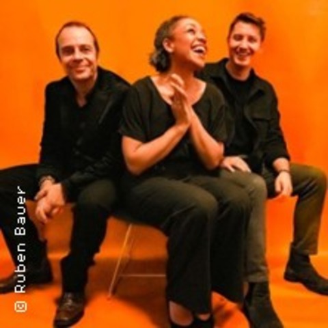 Fola Dada - Joo Kraus - Martin Meixner - HAMBURG - 17.12.2025 20:00