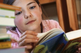Die Buchhandlung Buch Eule und die Stadtbcherei Kandern prsentieren am Samstag, 2. August, ab 14 Uhr Neuerscheinungen und Klassiker fr Kinder von 3 bis 11 Jahren im Kanderner Schwimmbad.