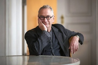 Thommie Bayer liest im Vogstabuernhof in Gutach aus seinem Roman "Einer fehlt"