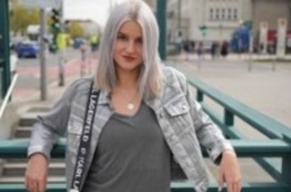 Julia Brandner - Calm your tits im Kabarett Niedermair