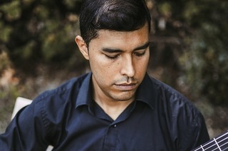 Der Gitarrist Carlos Restrepo spielt einen Soloabend im depot.K in Freiburg