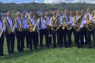 Die Bechburg Musikanten aus der Schweiz gastieren im Musikpavillon im Kurpark Bad Krozingen