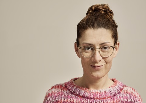 Jana Crmer liest aus &#8222;Manchmal muss man sitzen, um den Hintern hochzukriegen&#8220; - Magdeburg - 05.11.2025 20:15