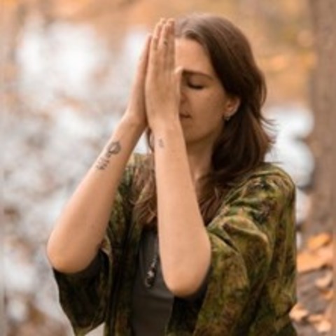 Softening into Autumn - Deep Relax Yoga mit Mantra & Klang - BERLIN - 18.10.2025 17:00