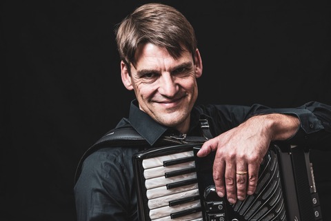 jiddische Musik Osteuropas - Thies spielt und singt &#8222;Ojfn Weg&#8220; - Bad Saarow - 09.11.2025 17:00