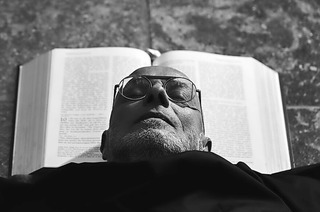Fotografische Portrts von queeren Aktivisten in der katholischen Kirche