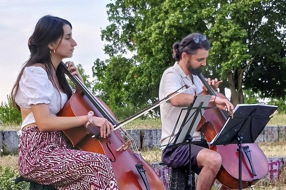 Das Duo Naser spielt in der Klosterkapelle Tennenbach in Freiamt Musik aus Griechenland - Badische Zeitung TICKET