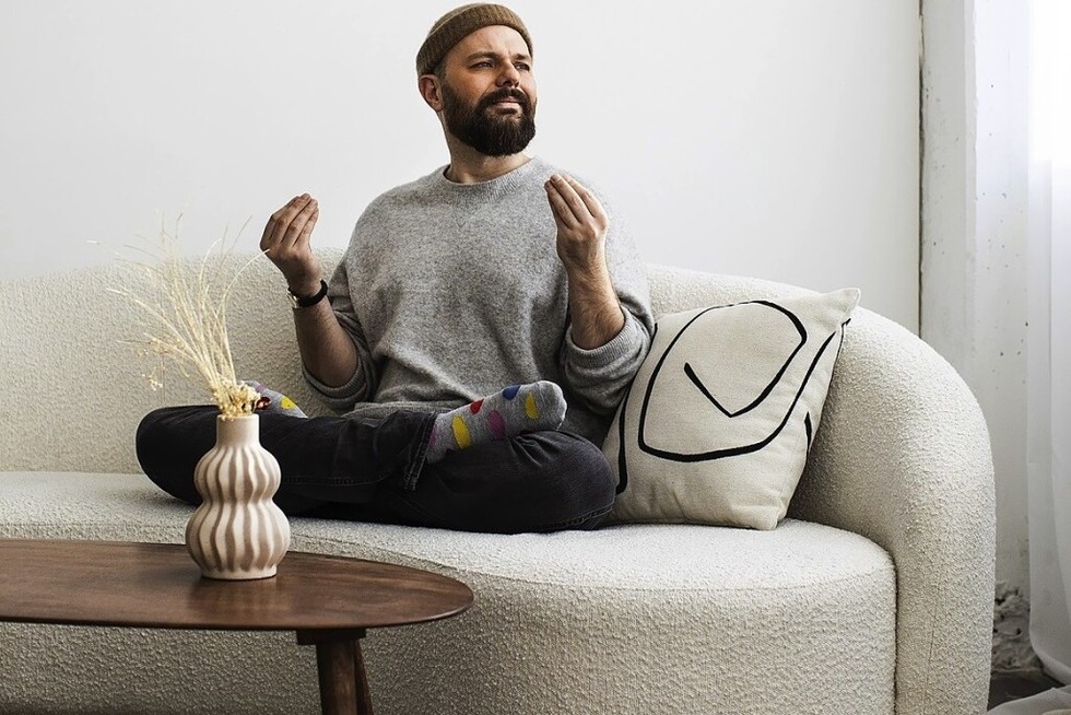 Patrick Salmen tritt am Donnerstag, 25. Oktober, 20 Uhr, mit seinem neuen Programm "Yoga gegen Rechts" im Nellie Nashorn auf. - Badische Zeitung TICKET