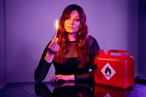 Lara Ermer - Leicht entflammbar - Cuxhaven - 23.04.2026 20:00