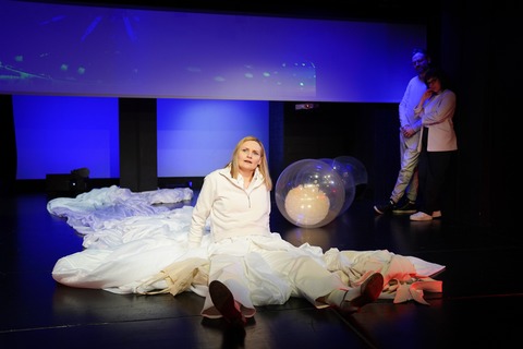 WHITE PASSING - Schauspiel von Sarah Kilter - Berlin - 12.12.2025 20:00