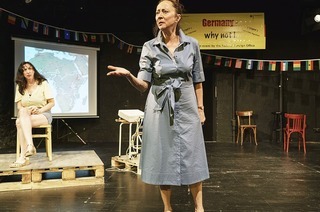 Wallgraben Theater startet in seine neue Spielzeit mit einer satirischen Komdie