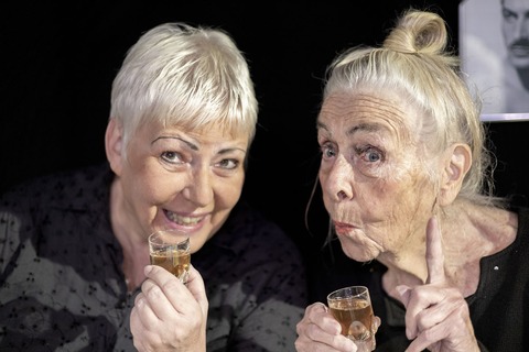 Silvester-Special: Oma auf App-Wegen - Essen - 31.12.2025 17:00