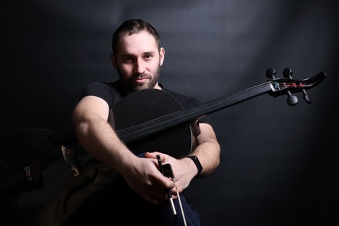 Kerzenlichtkonzert zugunsten ukrainischer Kriegswaisen: &#8222;Drei Leben des Cellos&#8220; mit Stas Fekete. - Zell am Harmersbach - 23.10.2025 19:30