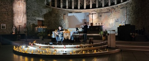 Kerzenlichtkonzert zugunsten ukrainischer Kriegswaisen: &#8222;Drei Leben des Cellos&#8220; mit Stas Fekete. - Zell am Harmersbach - 23.10.2025 19:30