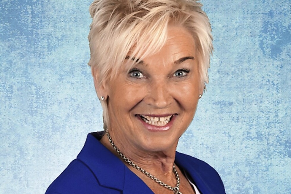 Zu einem Kabarettabend mit Doris Reichenauer wird in die Festhalle Lenzkirch eingeladen - Badische Zeitung TICKET