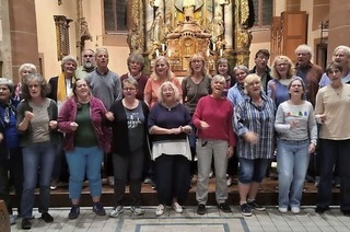 Der ev. Chor Sacre Chr singt in der Endinger Wallfahrtskirche St. Martin Lieder von der Hoffnung auf Frieden