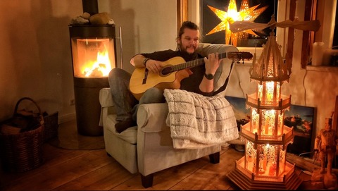 Gro�es Weihnachtskonzert mit Vicente Patiz - Ein orchestrales Feuerwerk auf 60 Gitarrenseiten - Freiberg - 29.12.2025 18:00