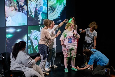 Netzwerkfehler 101 - Eine Produktion mit Glanzstoff - Akademie der inklusiven Knste e.V - Wuppertal - 20.12.2025 19:30