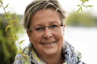 Johanna von Wild liest in der Mediathek aus ihrem in Waldkirch spielenden Roman "Zauber der Eldelsteine"