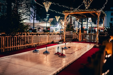 Eisstockschieen auf dem Bochumer Weihnachtsmarkt - Bochum - 22.12.2025 18:00