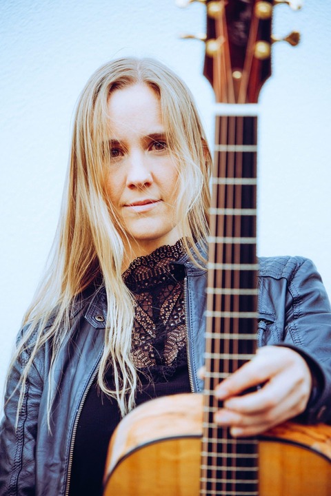 Julie Malia im Folkclub Prisma e.V. Pforzheim - Singer-Songwriterin - Pforzheim - 10.02.2026 20:00