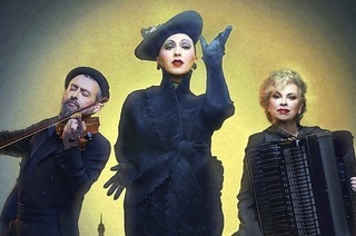 Evi Niessner bringt ihr Programm "La Nuit de Paris" mit Chansons von Edith Piaf in der Offenburger Reithalle auf die Bhne