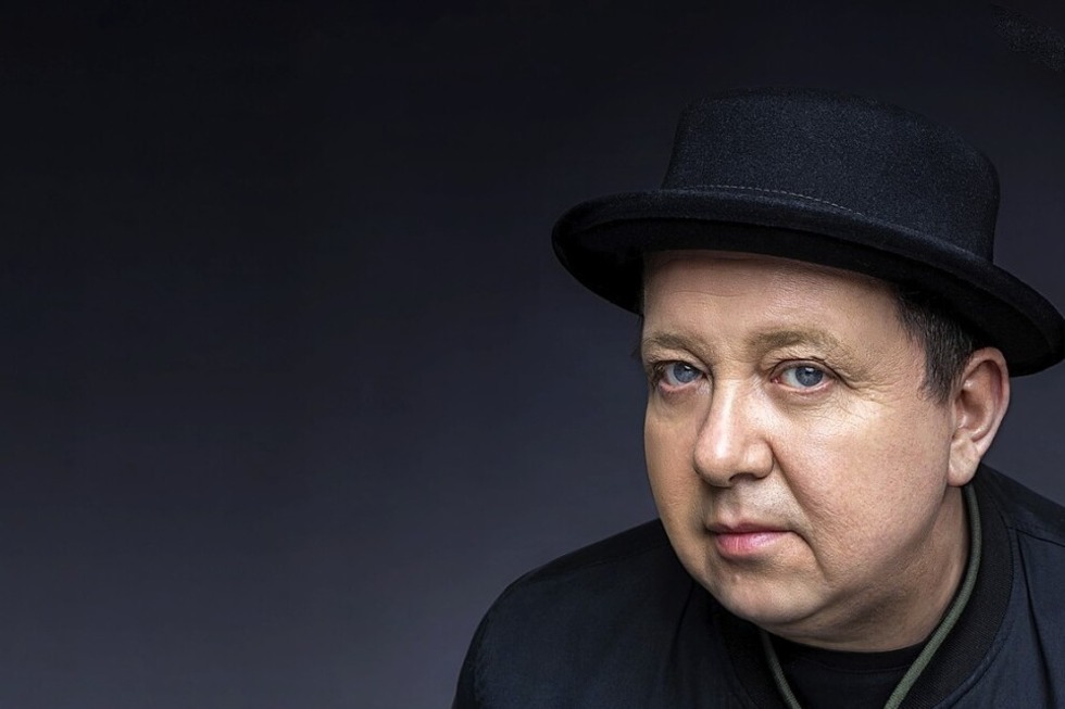 Der Leadsänger Sebastian Krumbiegel der Kultband "Die Prinzen" tritt mit seinem Programm im Kulturforum Illenau in Achern auf - Badische Zeitung TICKET Der Leadsänger Sebastian Krumbiegel der Kultband "Die Prinzen" tritt mit seinem Programm im Kulturforum Illenau in Achern auf - Badische Zeitung TICKET