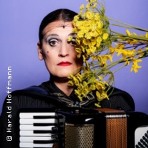 Carmela de Feo - gro! blond! erfolgreich! - CELLE - 19.11.2027 20:00