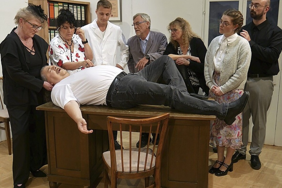 Die Freiburger Mundartgruppe startet mit dem Lustspiel &#8222;Zwei Brgermeister fr ein Hallelujah&#8220; in der May-Bellinghausen-Halle - Badische Zeitung TICKET