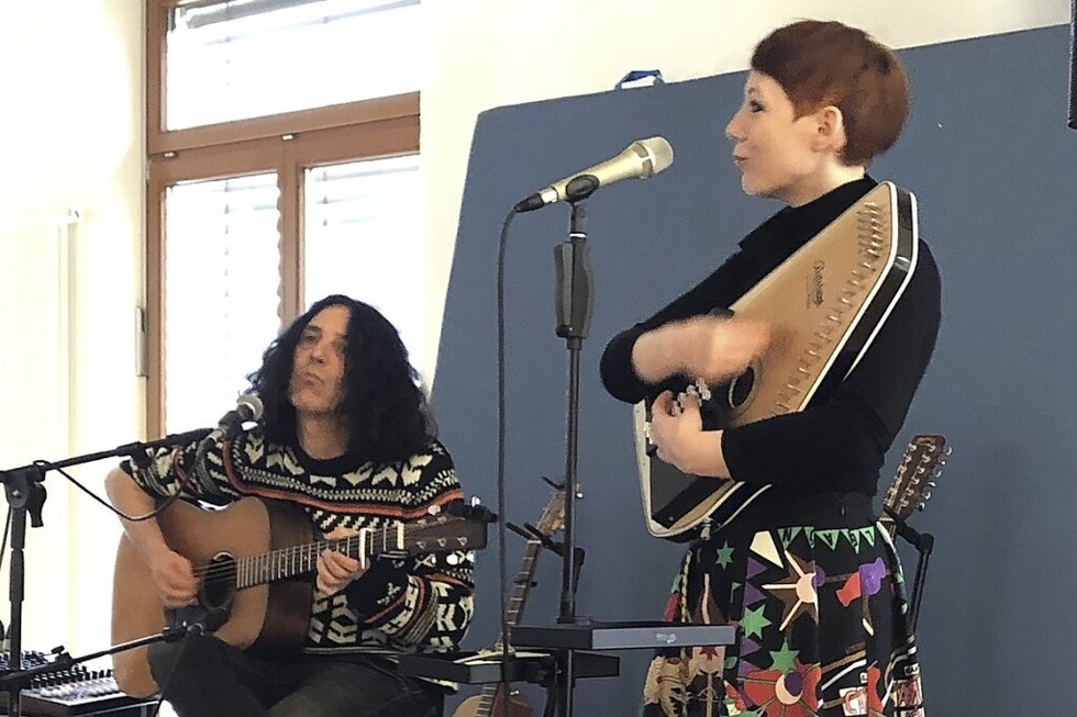 Das Singer-Songwriter-Duo Shakti und MatzePaqu kommt zum dritten Mal nach Teningen - Badische Zeitung TICKET