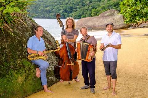 Quadro Nuevo - Happy Deluxe - Verwegener Stilmix musikalischer Kosmopoliten in einer Hommage an Gl�cksmomente - Biberach an der Ri� - 16.04.2026 20:00