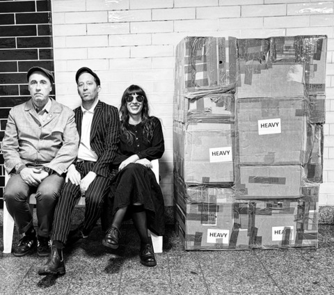 Acht Eimer H�hnerherzen - + Support - Erlangen - 30.10.2026 20:00