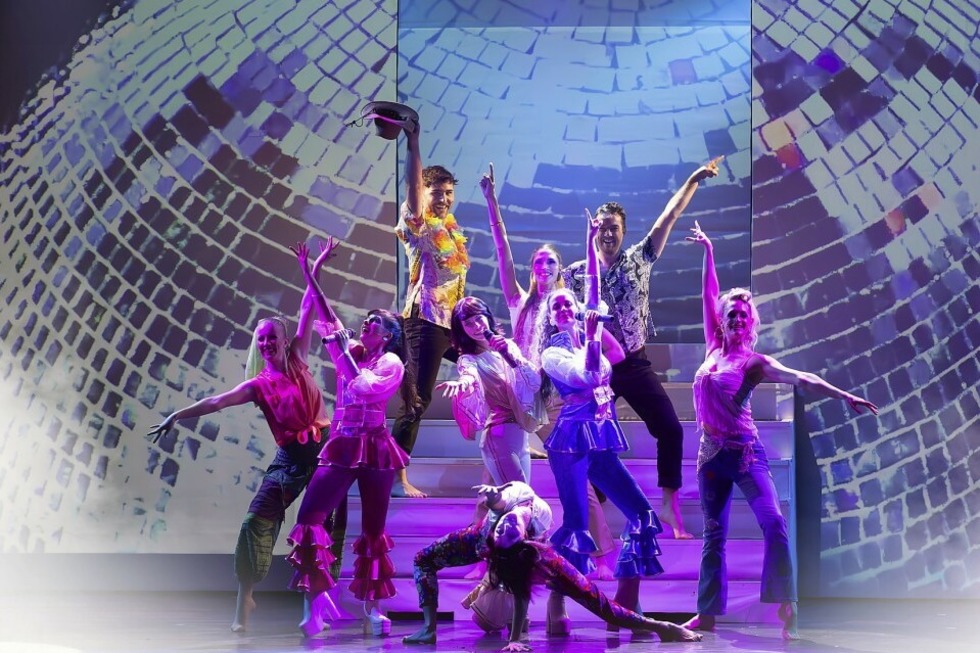 Im Gloria Theater Bad Sckingen startet erneut das Musical Karussell. Premiere ist am Samstag, 15. November, 20 Uhr. - Badische Zeitung TICKET