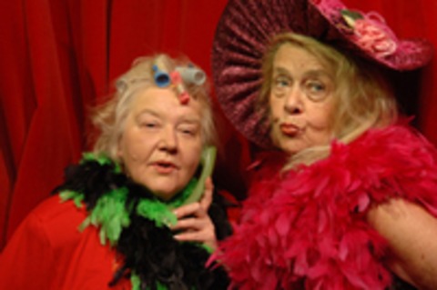 Zwei Witwen sehen rot - Reife Frauen und unreife Spr�che - Essen - 22.03.2026 17:00