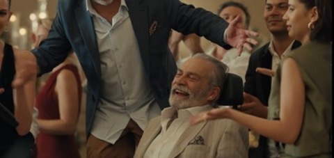 Soyut Disavurumcu Bir Dostlugun Anatomisi Veyahut Yan Yana - Kehl - 22.11.2025 16:40